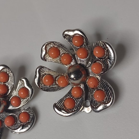Vintage Metal Clip On Flower Earrings - Picture 4 of 10